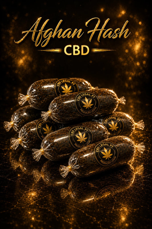 Afghan Hash CBDLegalPT com bolotas de hash embaladas em celofane, logotipo da marca e fundo preto dourado premium.